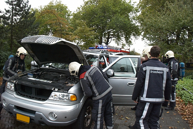 2011/234/GB 20111020a 003 Havikstraat autobrand.jpg